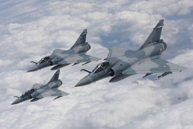 الإمارات و فرنسا يعملان على تأجيج الصراع في شمال أفريقيا بنقل 30 طائرة Mirage 2000-9 إماراتية إلى المغرب
